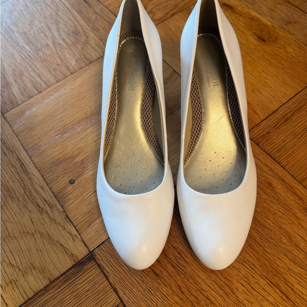 🌑NWOT Easy Spirit Pumps